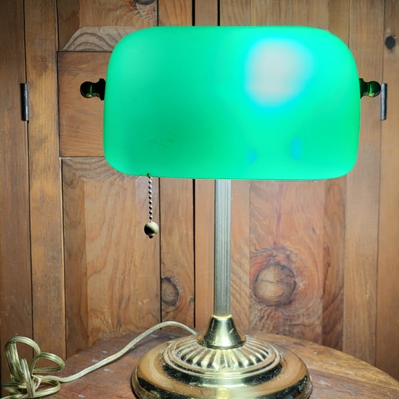Green Glass Banker's Lamp with Brass Base - Picture 14 of 15
